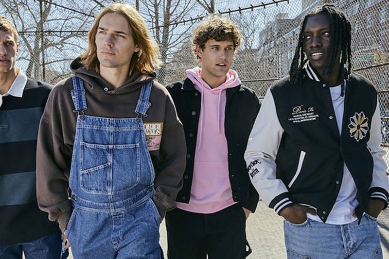 4 Männer im Freien in Jack & Jones Outfit